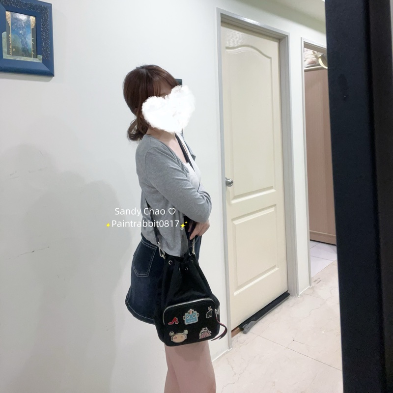 ෆ Prada 機器人徽章手提斜背兩用尼龍水桶包-6