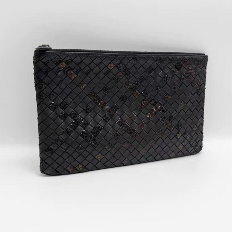 BV 黑色蛇皮紋編織拉鍊手拿包24*15*1 98新 配件塵袋-1