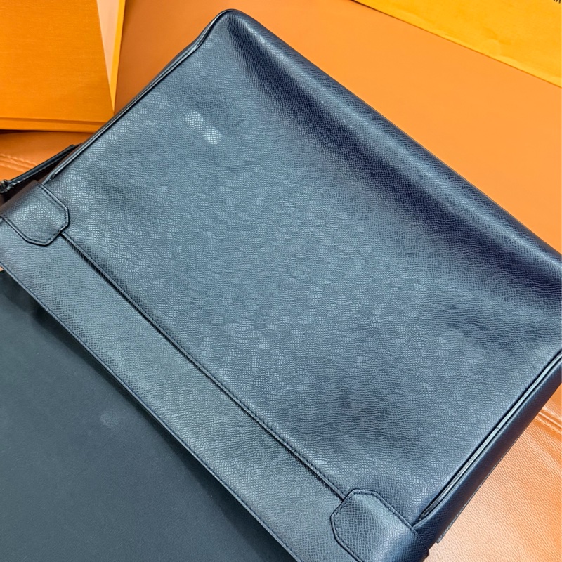 真品LV Taiga Roman GM大款 男士深海軍藍黑色 郵差包 公事包 電腦包 斜背包 側背包 出差包-20