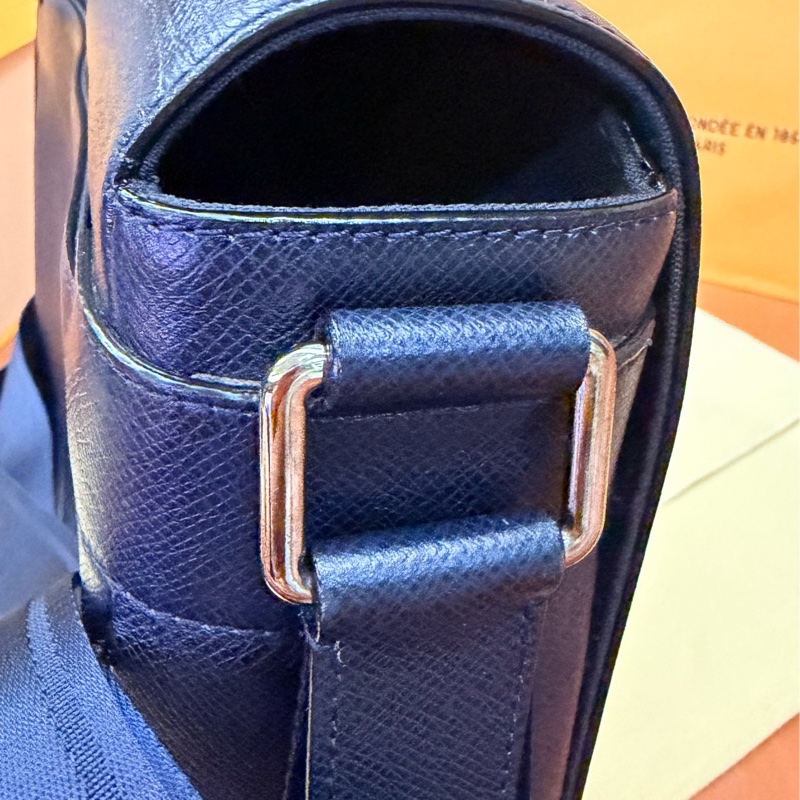 真品LV Taiga Roman GM大款 男士深海軍藍黑色 郵差包 公事包 電腦包 斜背包 側背包 出差包-25