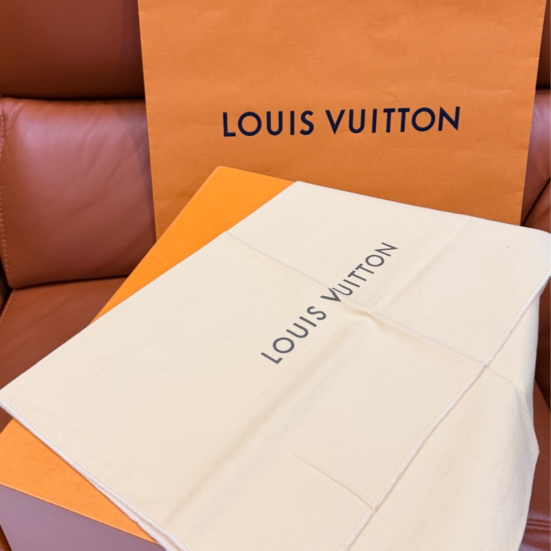 真品LV Taiga Roman GM大款 男士深海軍藍黑色 郵差包 公事包 電腦包 斜背包 側背包 出差包-1