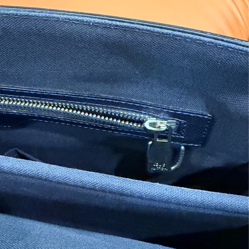真品LV Taiga Roman GM大款 男士深海軍藍黑色 郵差包 公事包 電腦包 斜背包 側背包 出差包-7