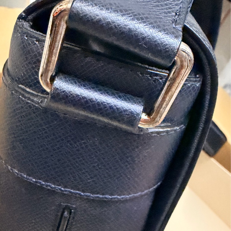 出清特價｜真品LV Taiga Roman GM最大款 男士深海軍藍黑色 郵差包 公事包 電腦包 斜背包 側背包 出差包-31