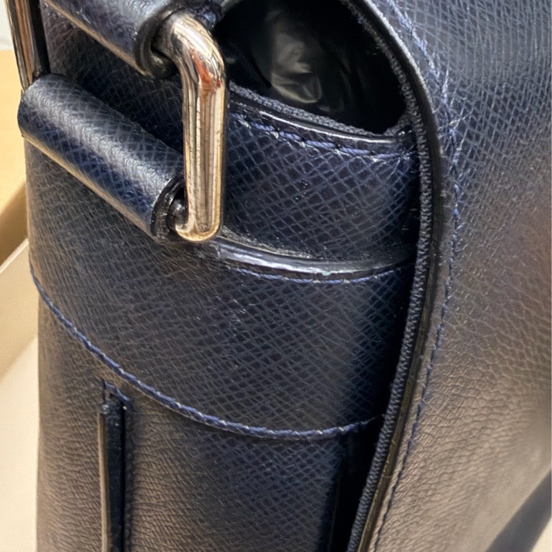 出清特價｜真品LV Taiga Roman GM最大款 男士深海軍藍黑色 郵差包 公事包 電腦包 斜背包 側背包 出差包-34