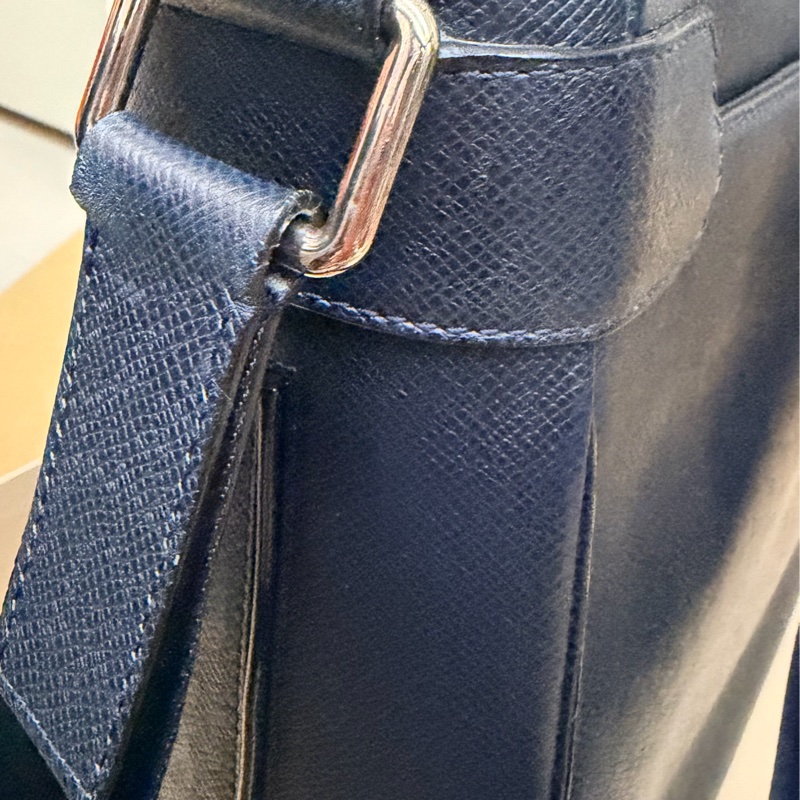 出清特價|真品LV Taiga Roman GM最大款 男士深海軍藍黑色 郵差包 公事包 電腦包 斜背包 側背包 出差包-4