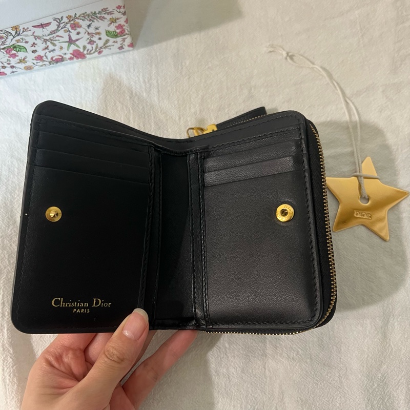 ෆ Dior Caro 羊皮菱格短夾🈶購證-10