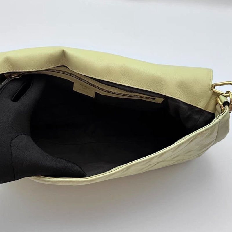 FENDI 米黃色金扣雙F大號肩背斜背法棍包 31*15*5 98新配件塵袋-1