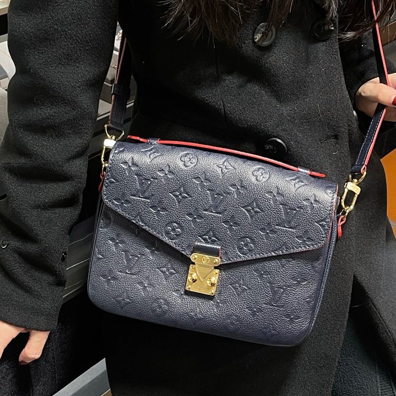 LV深海藍拼紅色全皮郵差斜背包25*19*7 98新配件塵袋-1