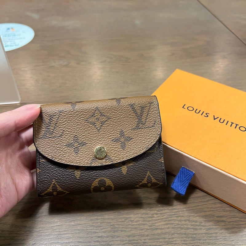 📢二手近全新 Louis Vuitton LV Rosalie 新款雙色釦式零錢卡包晶片款-8