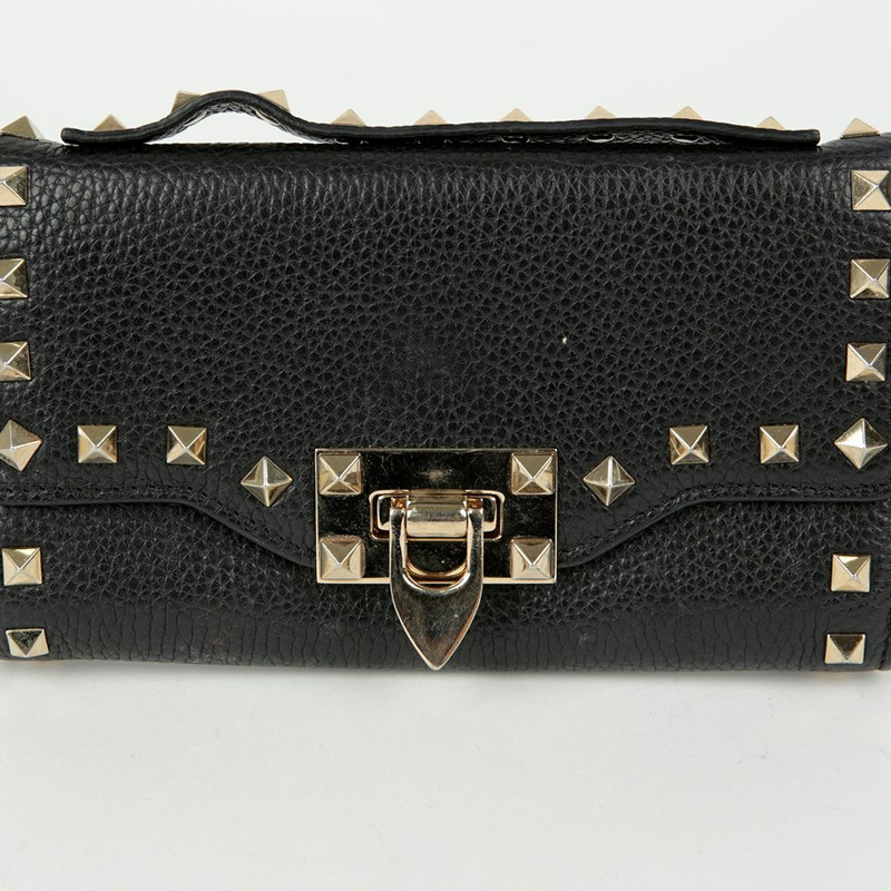 VALENTINO Rockstud 鏈條皮夾斜背包-1