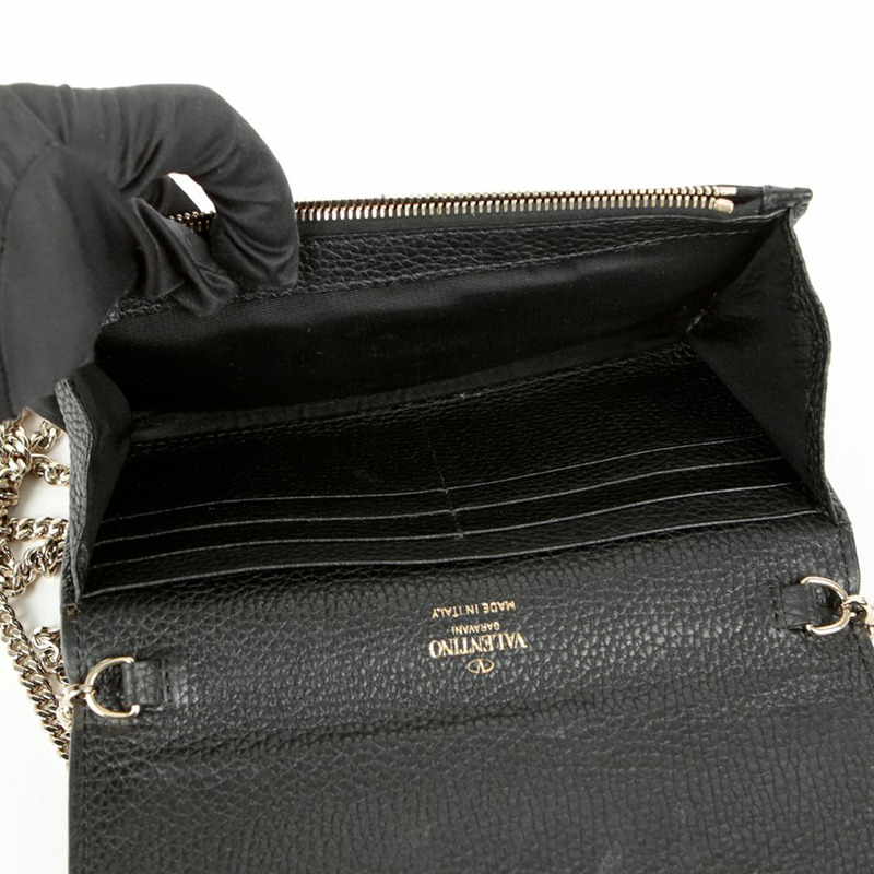 VALENTINO Rockstud 鏈條皮夾斜背包-12