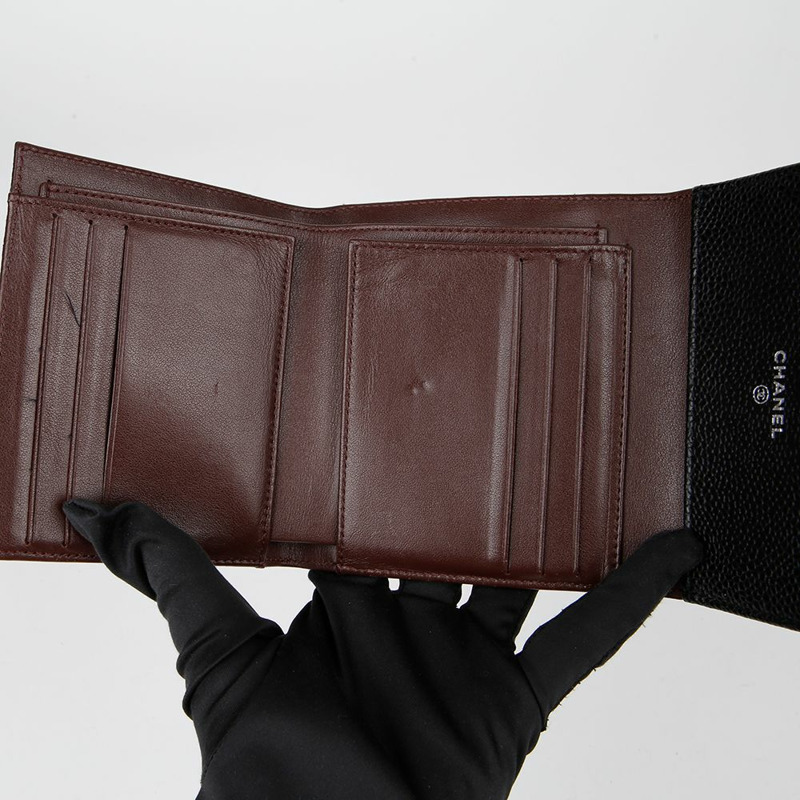 CHANEL Caviar Skin 經典雙折皮夾 AP0231-8