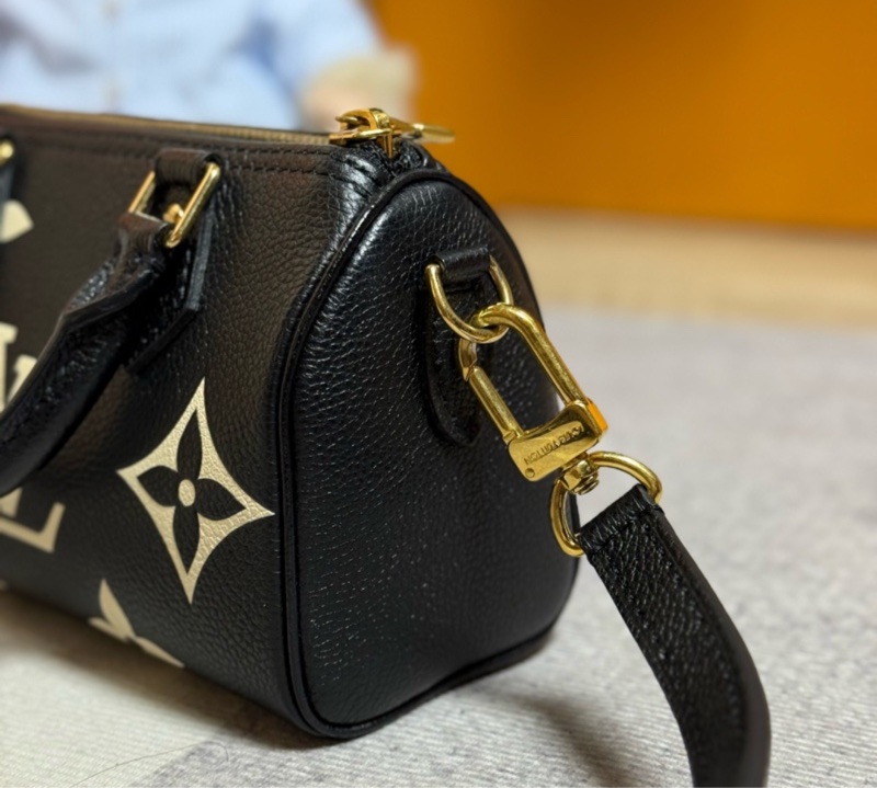 (客訂分兩筆訂單)Lv nano speedy 黑白壓紋 🐼最新晶片款-1