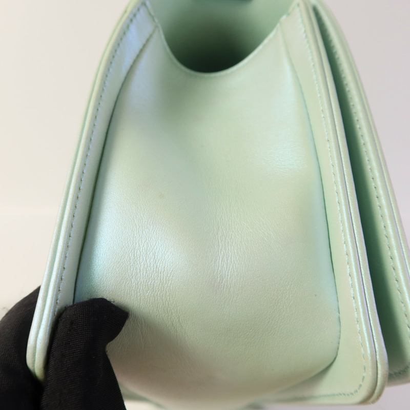 CHANEL 牛皮皮革Boy 25銀扣鏈帶肩背袋-17