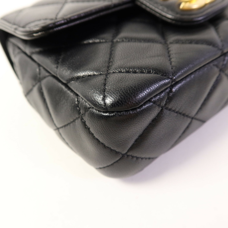 CHANEL 羊皮皮革Mini Flap Bag金扣鏈帶肩背袋-14