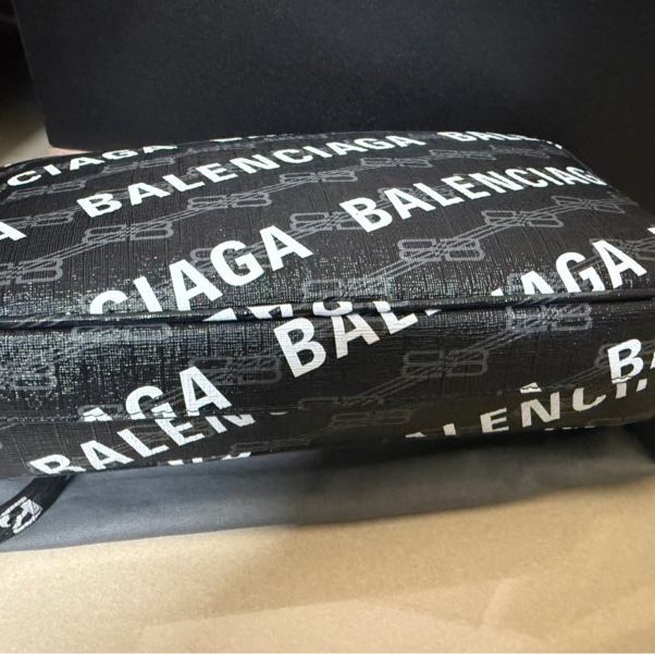 BALENCIAGA巴黎世家相機包-8