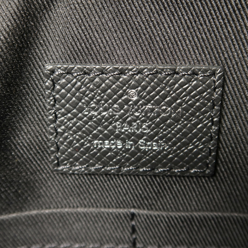 LOUIS VUITTON Taigarama Outdoor Flap Messenger銀扣肩背袋-6