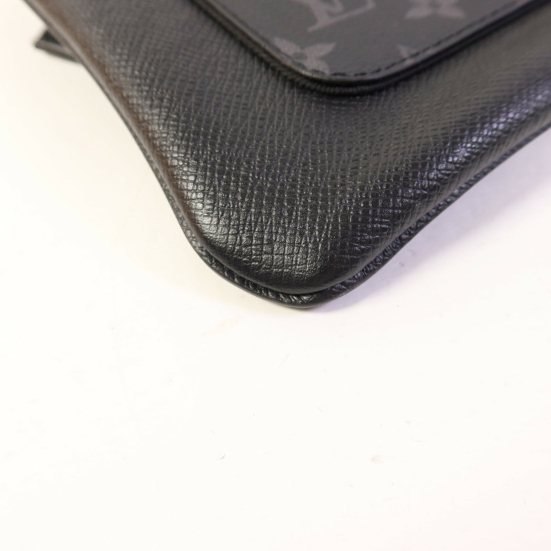 LOUIS VUITTON Taigarama Outdoor Flap Messenger銀扣肩背袋-11