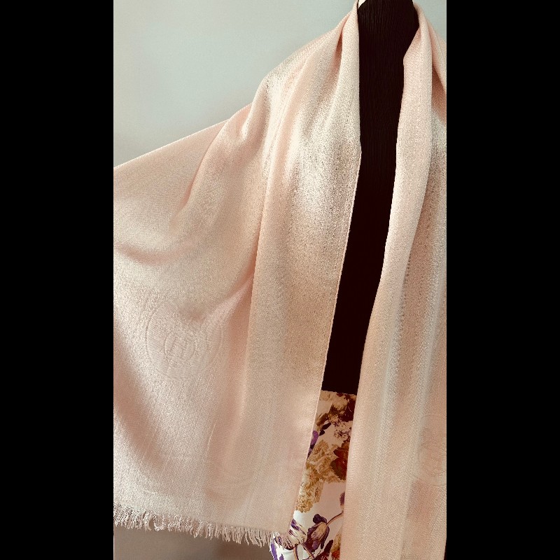 愛馬仕粉色優雅圍巾-1