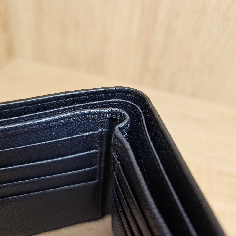 [福利出清❣️] Prada深藍牛皮橘三角Logo短夾-13