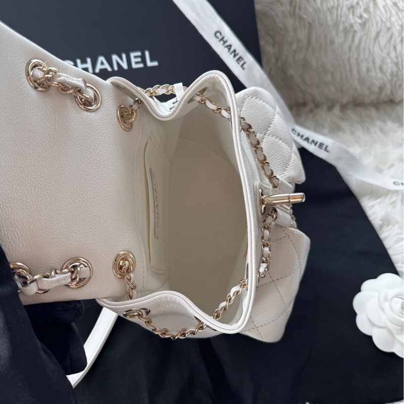 【配件:防塵袋 💕】Chanel 25P duma 小號 青蛙包 雙肩包 背包 白金 白色 金扣 荔枝牛皮-5