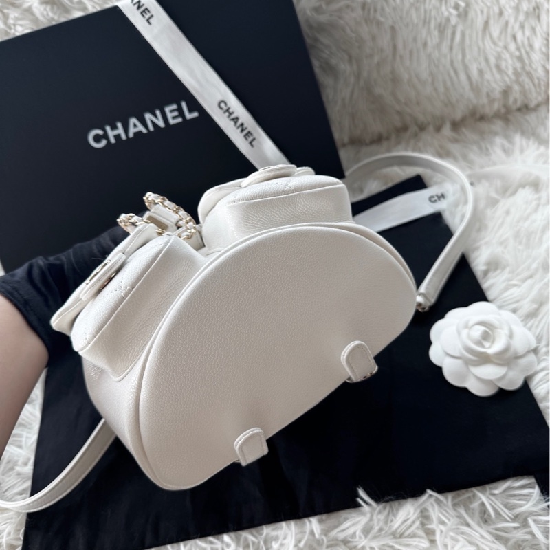 【配件:防塵袋 💕】Chanel 25P duma 小號 青蛙包 雙肩包 背包 白金 白色 金扣 荔枝牛皮-6