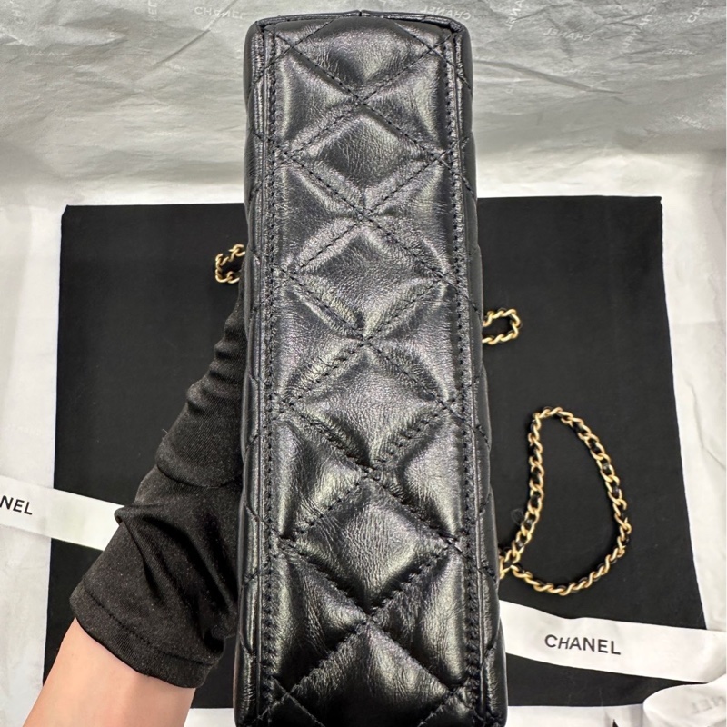 【配件:包裝盒、防塵袋、發票 💕】Chanel 25c kelly 黑金 芯片款 牛皮 可斜挎手提單肩-3