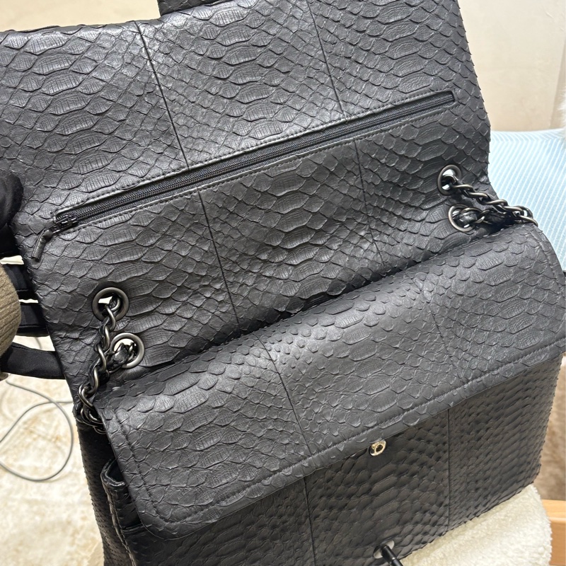 Chanel Jumbo Classic Double Flap Bag Timeless-4