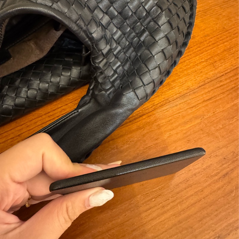 BV黑色編織和尚包大款-24