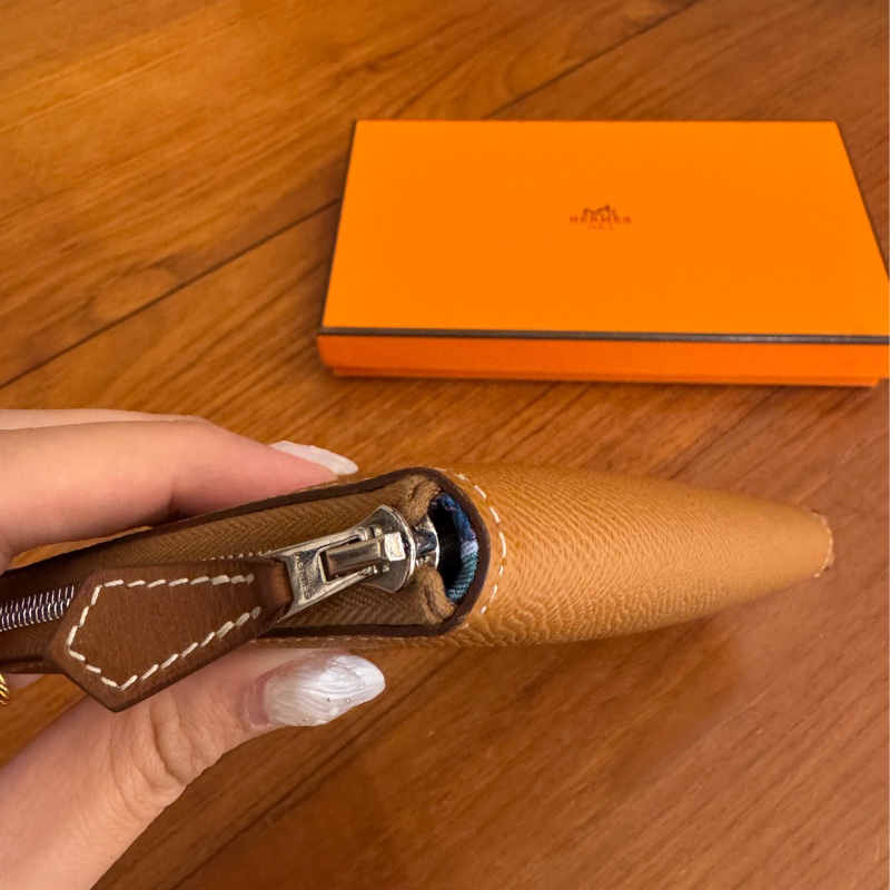 Hermes金棕色內花草圖絲巾長夾-6