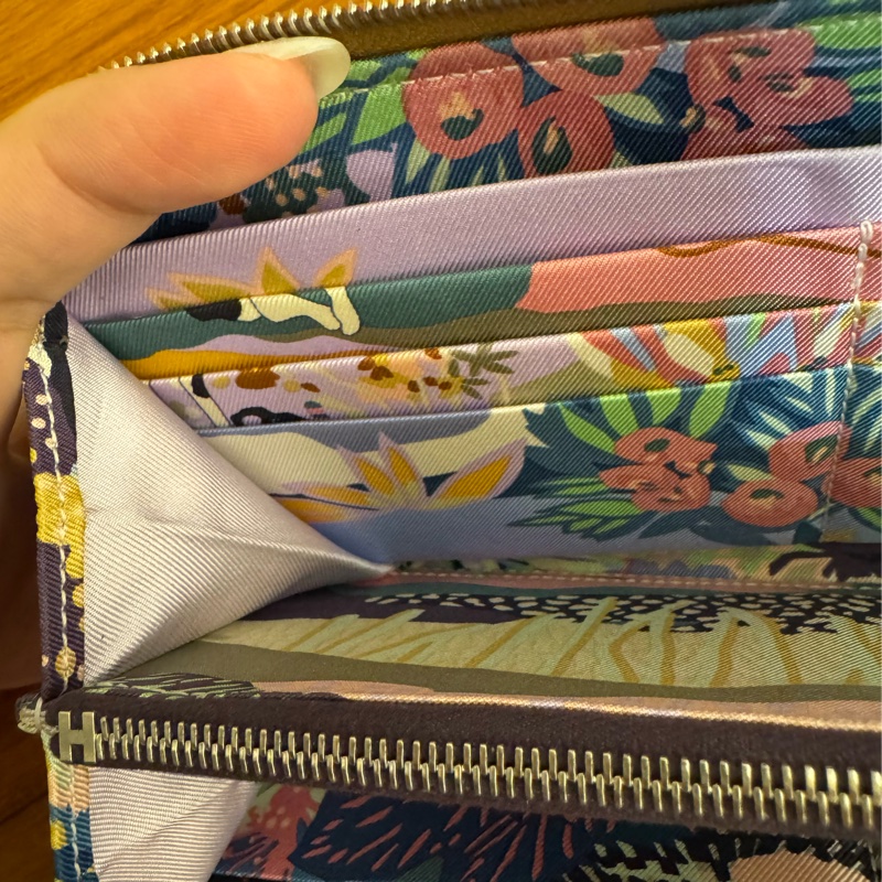 Hermes金棕色內花草圖絲巾長夾-21