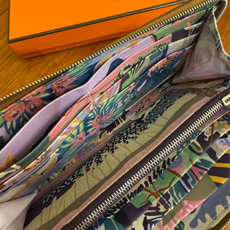 Hermes金棕色內花草圖絲巾長夾-25