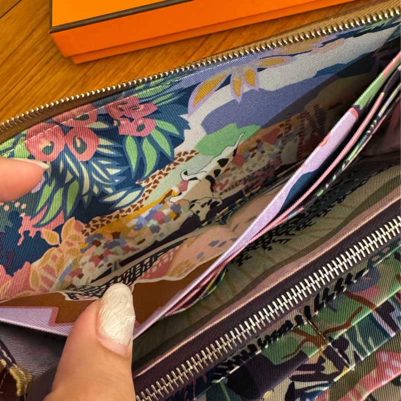 Hermes金棕色內花草圖絲巾長夾-26