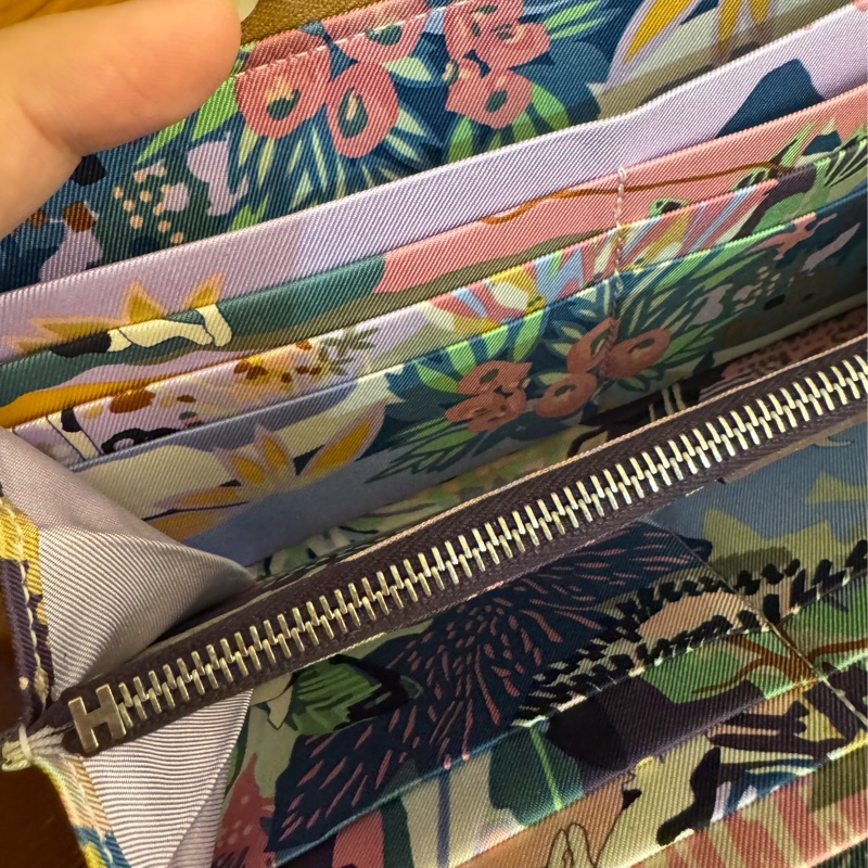 Hermes金棕色內花草圖絲巾長夾-29