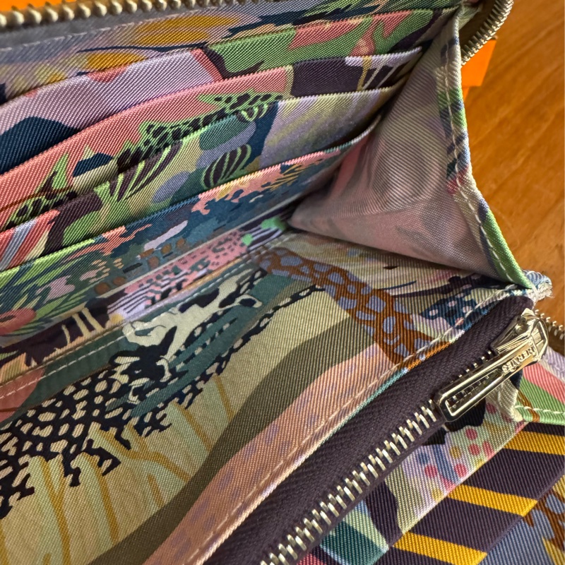 Hermes金棕色內花草圖絲巾長夾-34