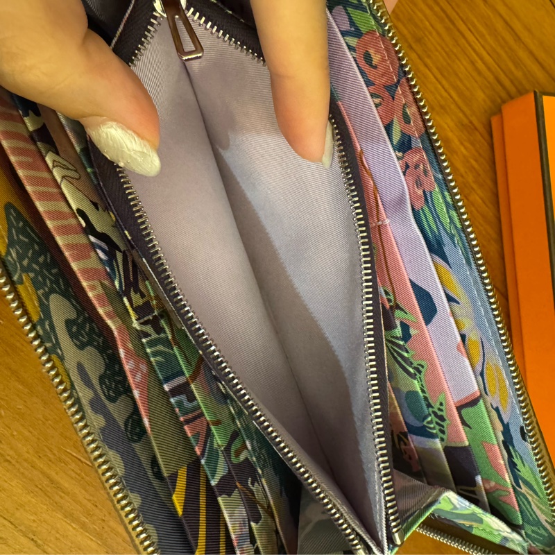 Hermes金棕色內花草圖絲巾長夾-35