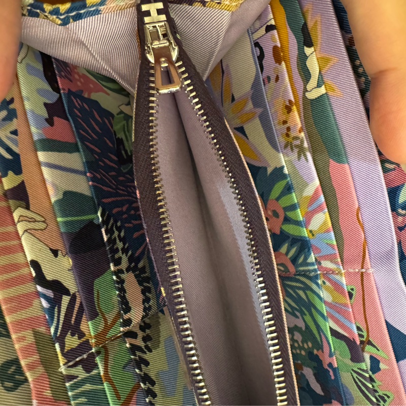 Hermes金棕色內花草圖絲巾長夾-36