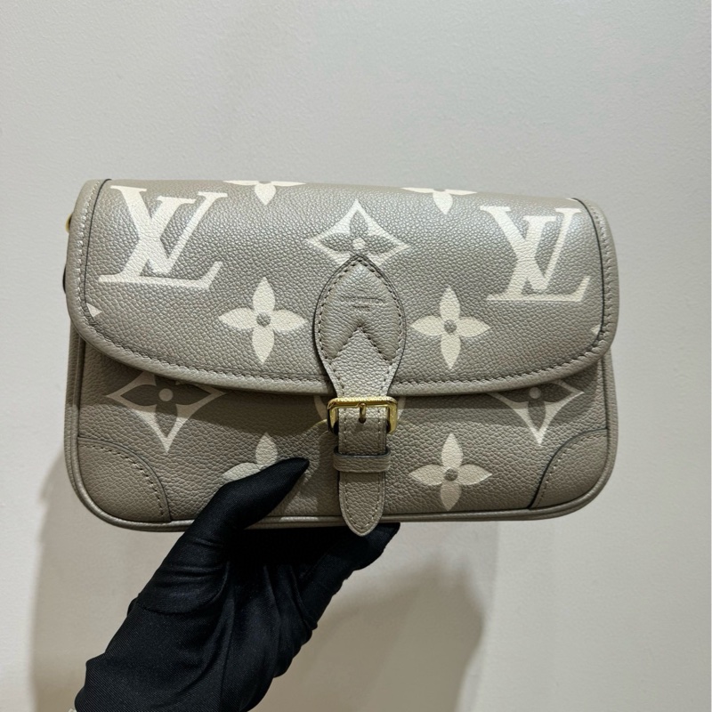 【閒置❤️】 LV Diane法棍包 手提包 牛皮壓紋大象灰 斜挎包-1