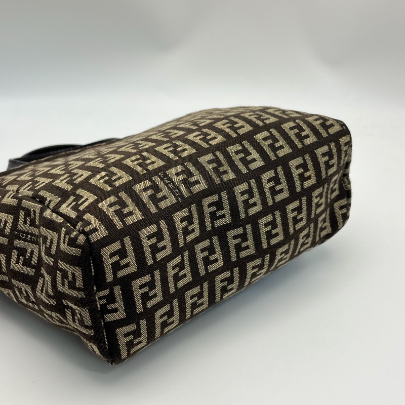 Fendi迷你遛狗包-8