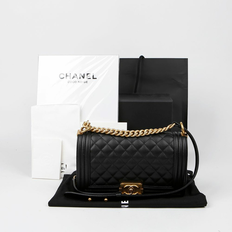 CHANEL Caviar Skin Boy 中型單肩包 A67086-0