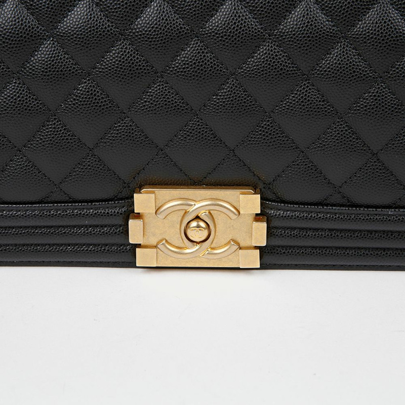 CHANEL Caviar Skin Boy 中型單肩包 A67086-2