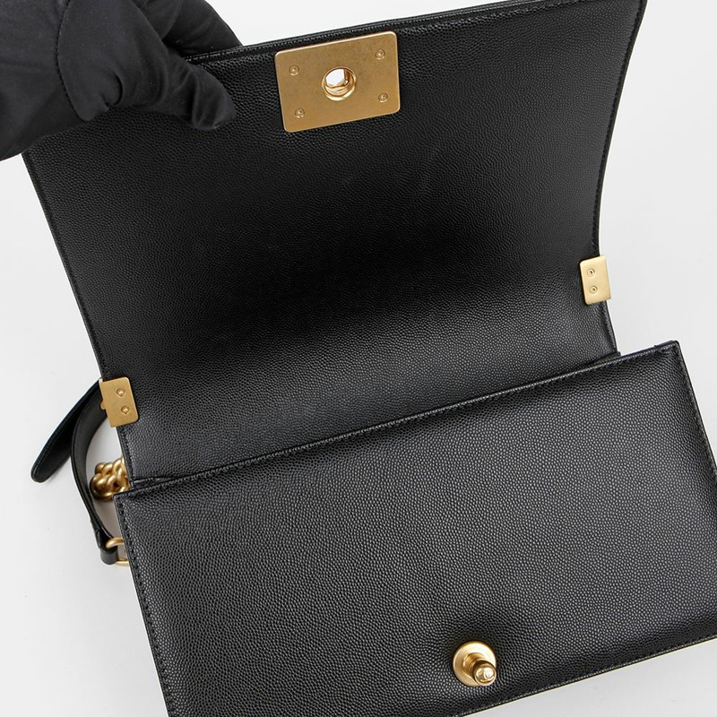 CHANEL Caviar Skin Boy 中型單肩包 A67086-9