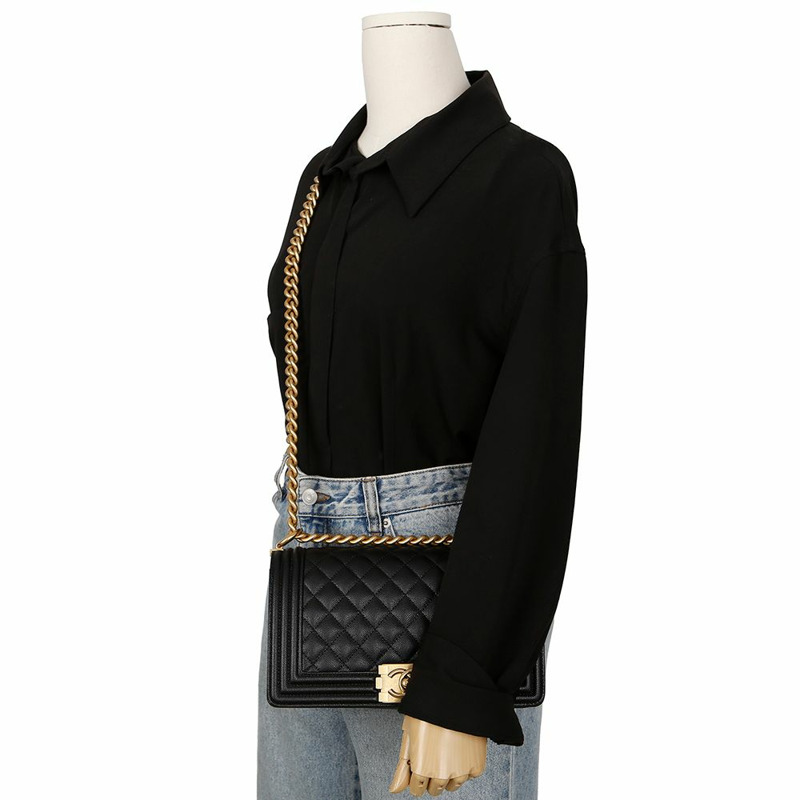 CHANEL Caviar Skin Boy 中型單肩包 A67086-11