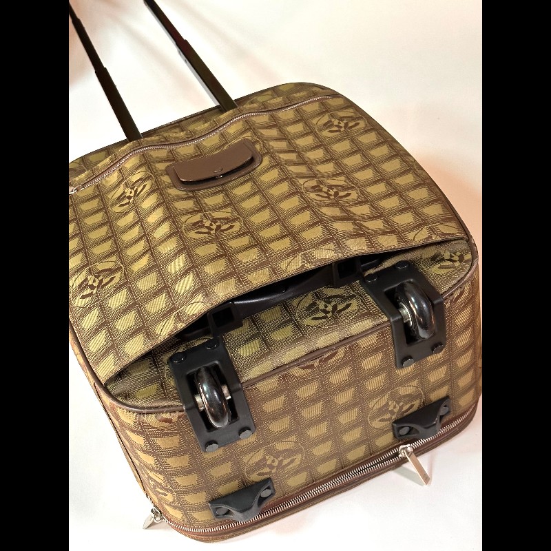 Chanel khaki Travel Line 卡其色旅行系列滾輪旅行箱-9