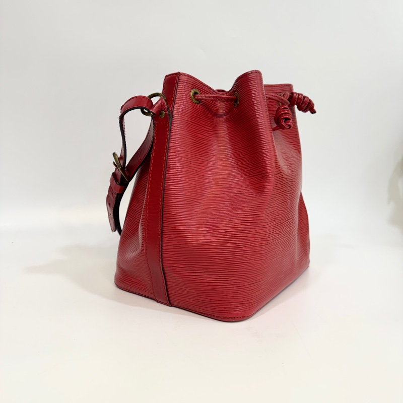 LV 紅色EPI牛皮水波紋水桶包-2