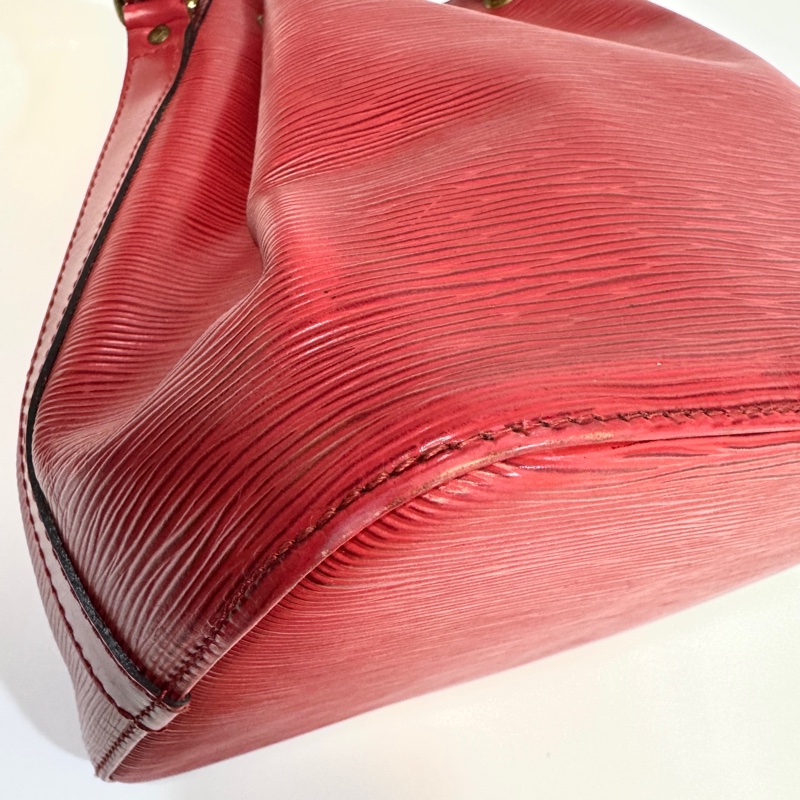 LV 紅色EPI牛皮水波紋水桶包-9