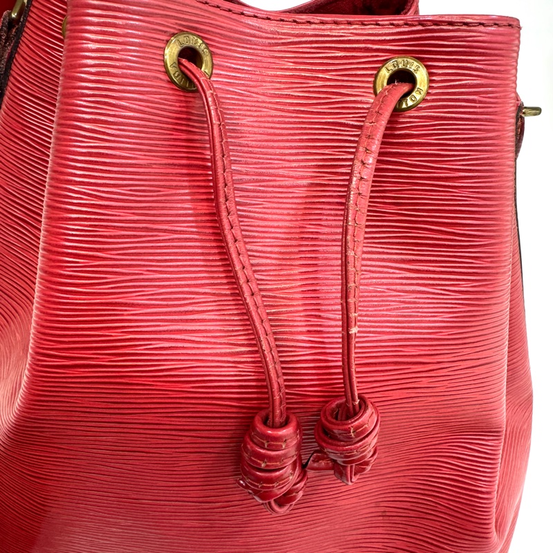 LV 紅色EPI牛皮水波紋水桶包-13