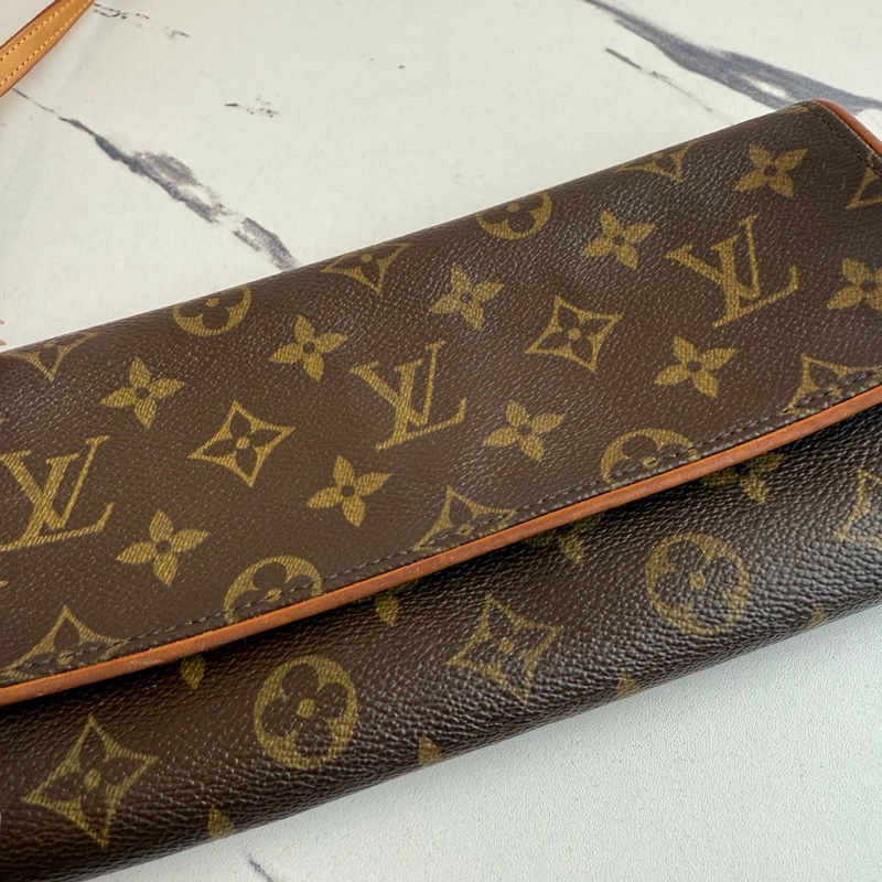 lv 老花斜背包✨-1