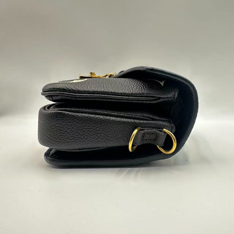 LOUIS VUITTON Pochette Métis East West 可拆卸可調節肩帶壓 壓紋軟粒面牛皮革 小郵差包 M46596-2