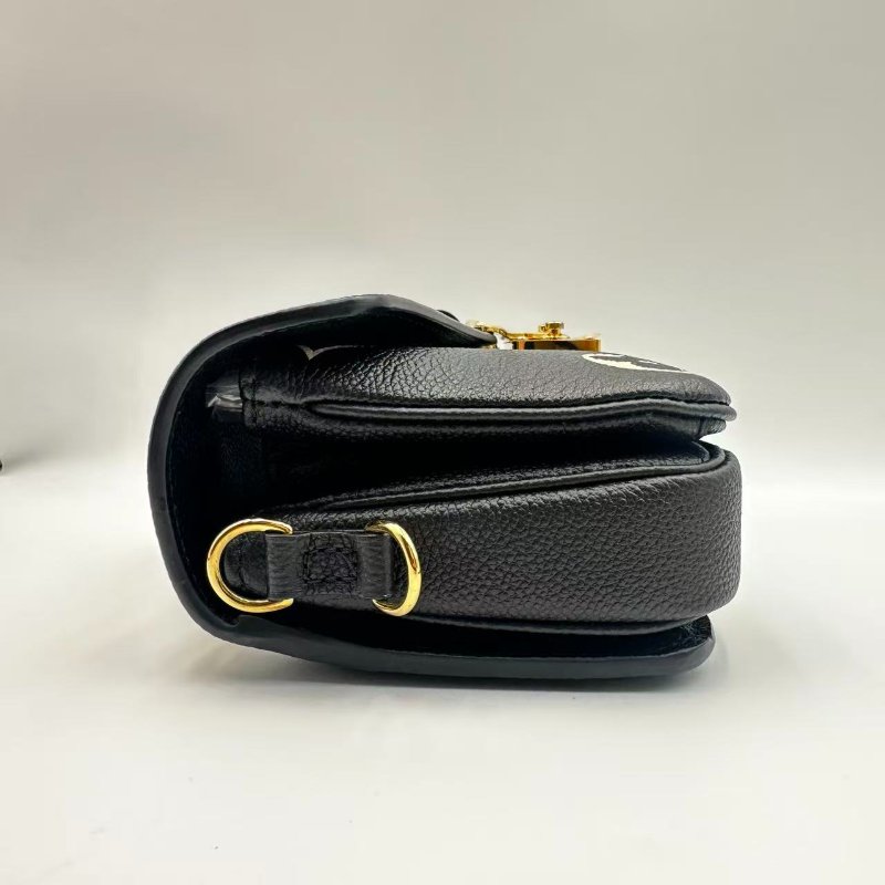 LOUIS VUITTON Pochette Métis East West 可拆卸可調節肩帶壓 壓紋軟粒面牛皮革 小郵差包 M46596-3